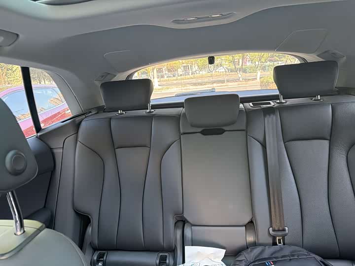 Фото 8 - Audi Q8