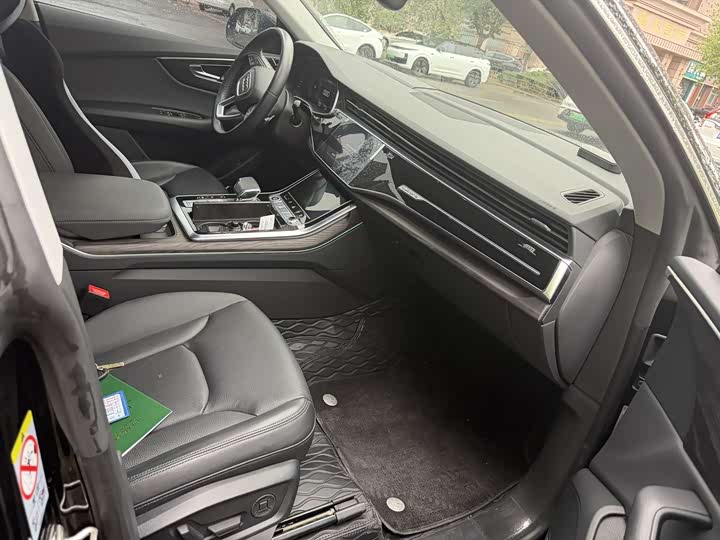 Фото 9 - Audi Q8