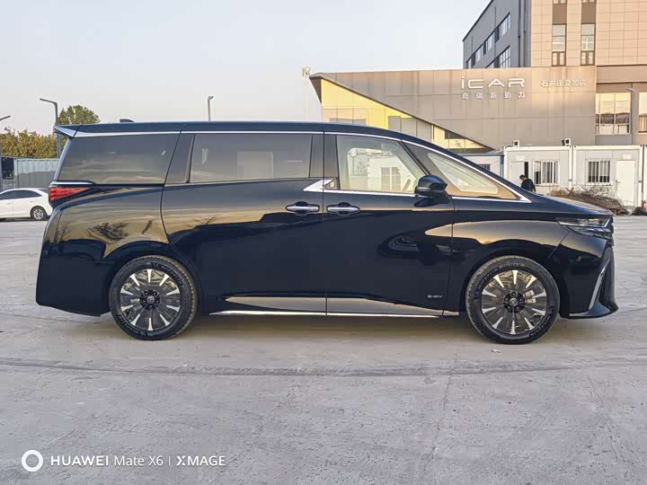 Фото 4 - Toyota Alphard