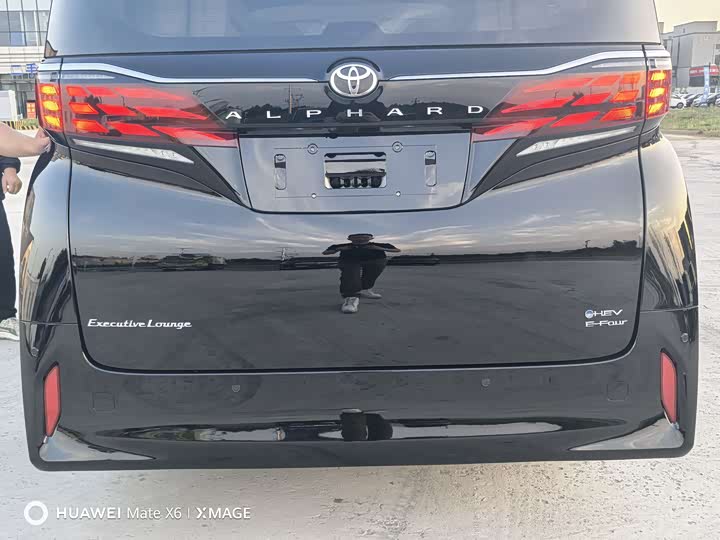 Фото 9 - Toyota Alphard