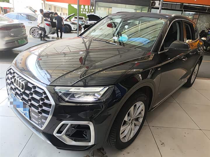 Фото 1 - Audi Q5L