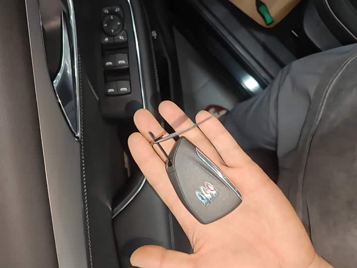 Buick Envision Plus 2025 2025款 昂科威Plus 28T 两驱白金版
