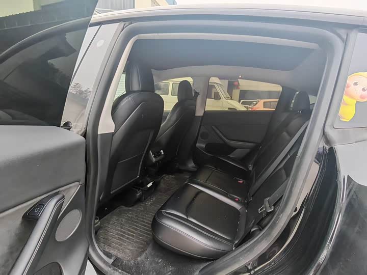 Zdjęcie 4 - Tesla Model Y