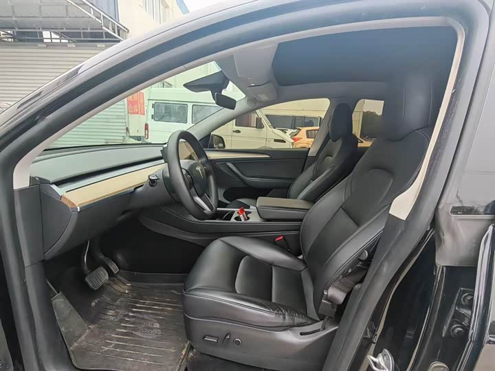 Zdjęcie 6 - Tesla Model Y