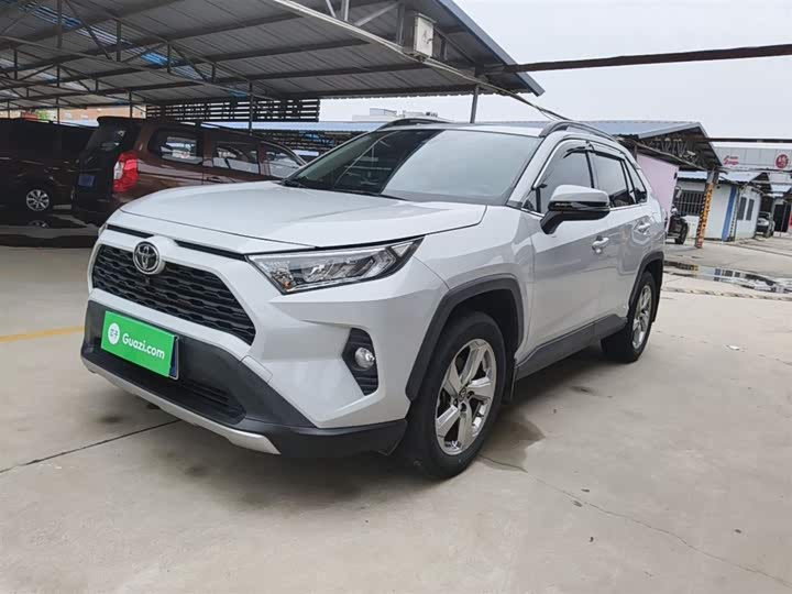 Фото 2 - Toyota RAV4