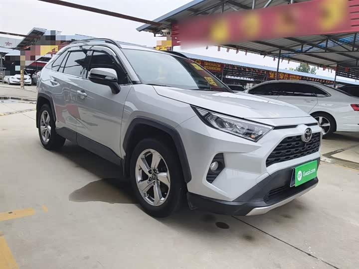 Фото 4 - Toyota RAV4