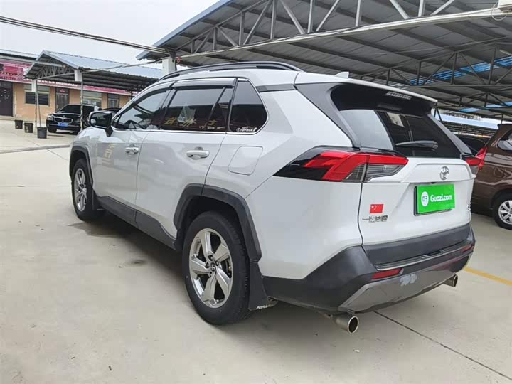Фото 5 - Toyota RAV4