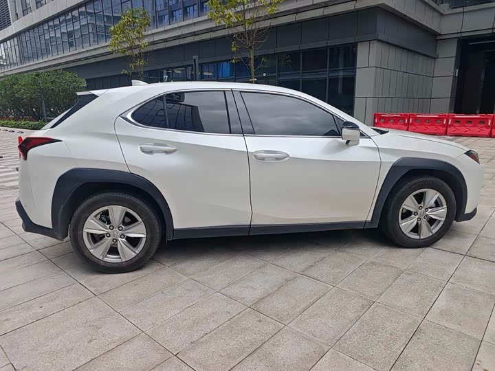 Lexus UX 2022 2022款 260h 探·趣版