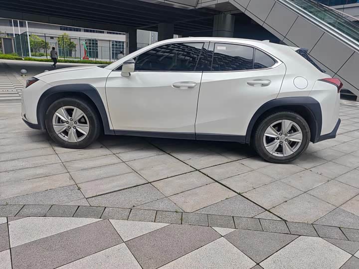Lexus UX 2022 2022款 260h 探·趣版