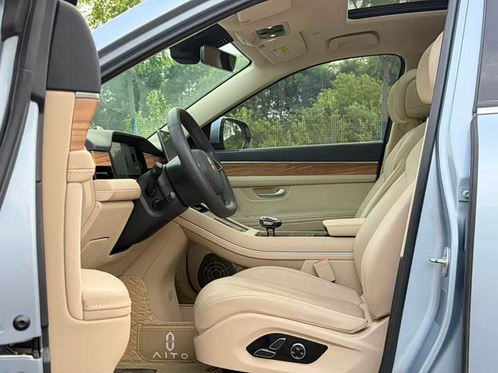 Aito M7 2022 2022款 1.5T 四驱豪华版