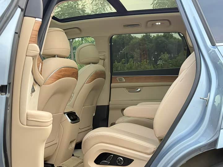 Aito M7 2022 2022款 1.5T 四驱豪华版