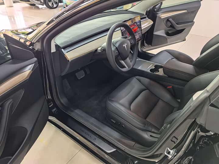 Photo 4 - Tesla Model 3