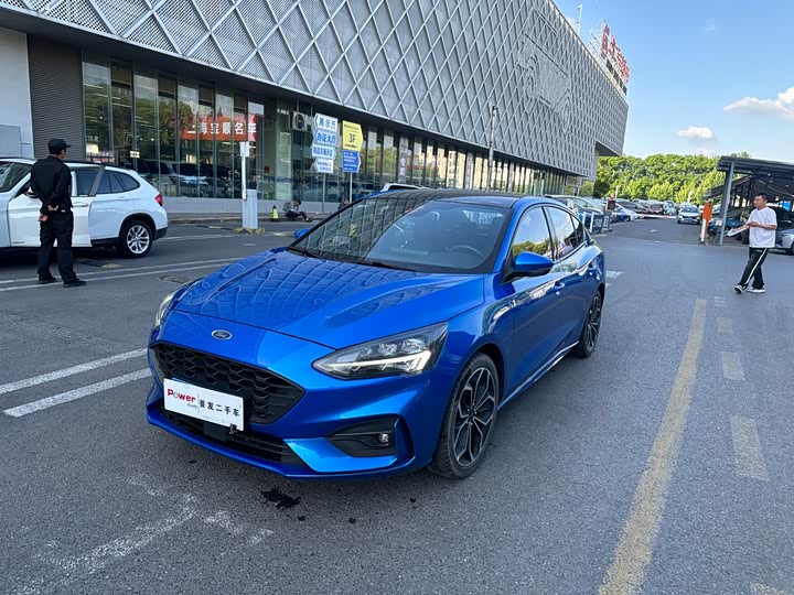 Ford Focus 2021 2021款 三厢 EcoBoost 180 自动ST Line