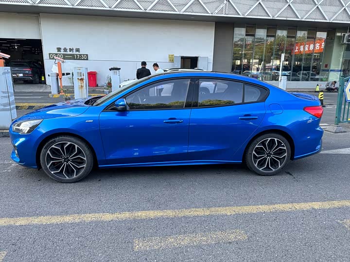 Ford Focus 2021 2021款 三厢 EcoBoost 180 自动ST Line