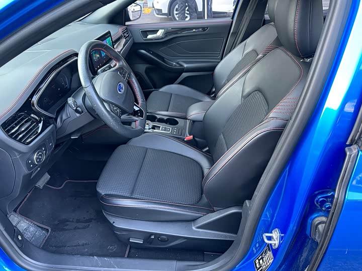 Ford Focus 2021 2021款 三厢 EcoBoost 180 自动ST Line