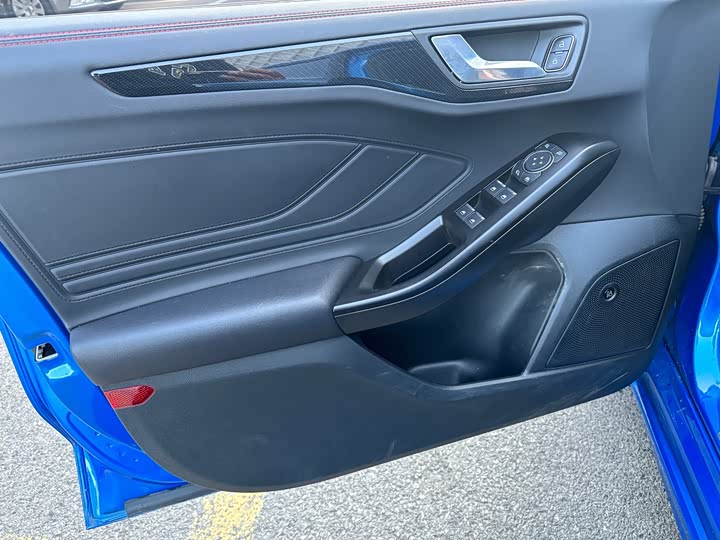 Ford Focus 2021 2021款 三厢 EcoBoost 180 自动ST Line