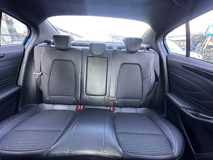 Ford Focus 2021 2021款 三厢 EcoBoost 180 自动ST Line