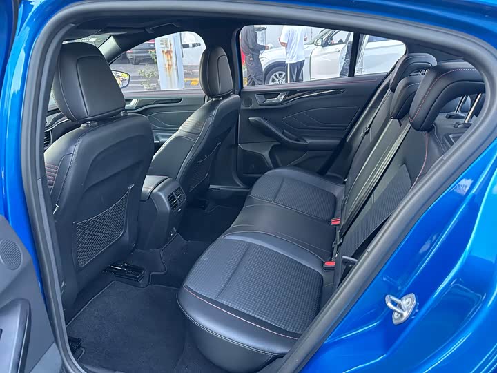 Ford Focus 2021 2021款 三厢 EcoBoost 180 自动ST Line