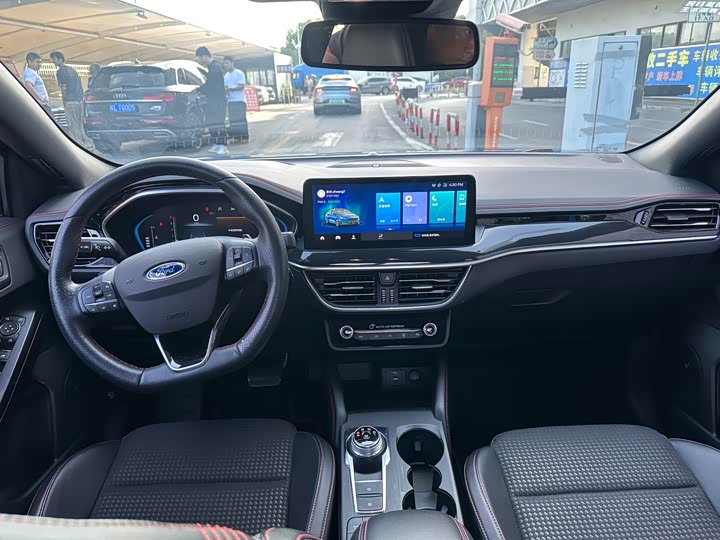 Ford Focus 2021 2021款 三厢 EcoBoost 180 自动ST Line