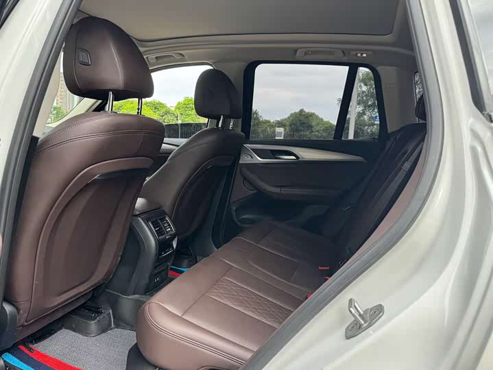 Фото 6 - BMW iX3