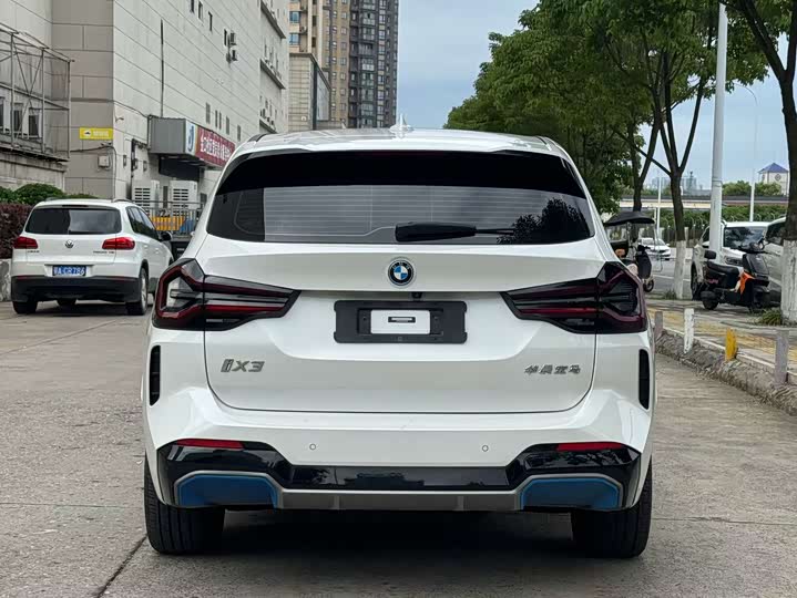 Фото 8 - BMW iX3