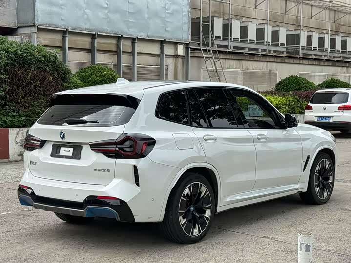 Фото 9 - BMW iX3