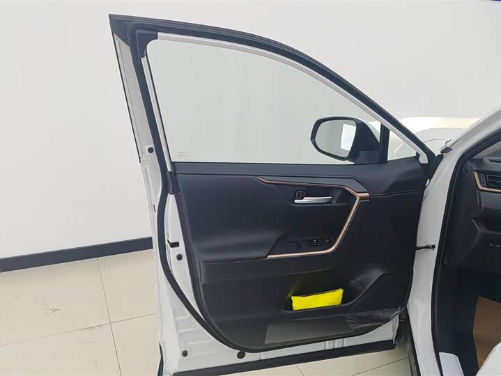 Toyota Wildlander 2024 2024款 2.0L CVT两驱豪华PLUS版