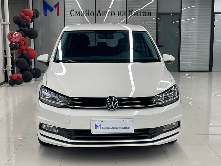 Photo 2 - Volkswagen Touran L