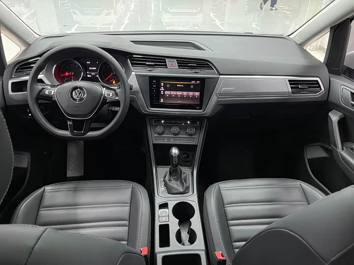 Photo 9 - Volkswagen Touran L
