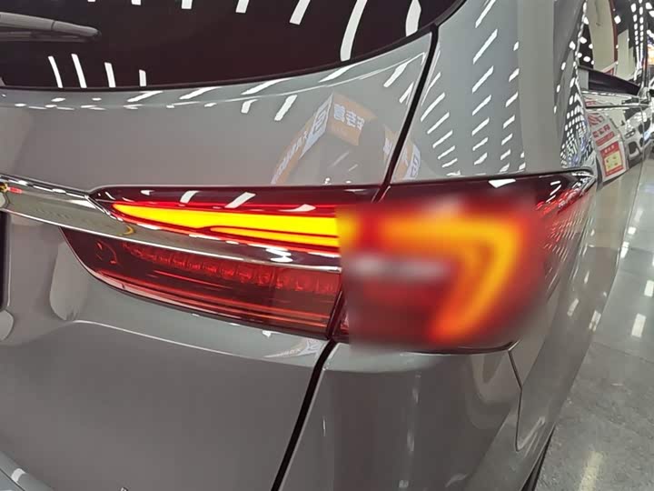 Photo 8 - Buick GL8 ES