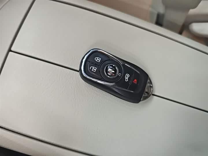 Photo 9 - Buick GL8 ES