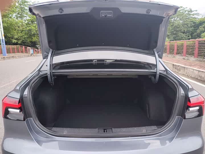 Фото 9 - Roewe i6 Max
