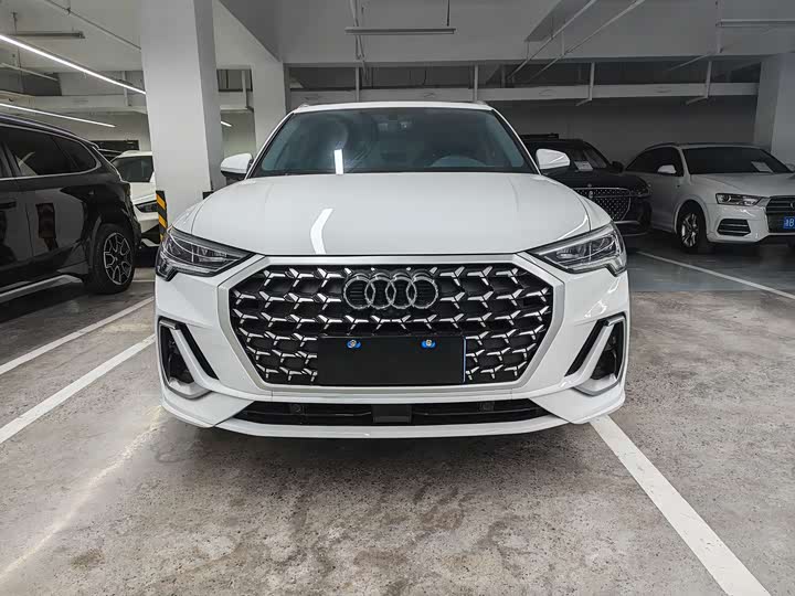 Фото 2 - Audi Q3