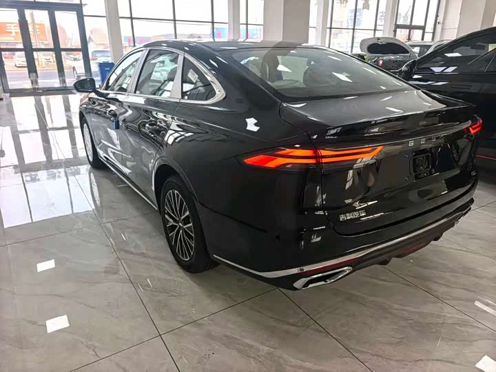Фото 6 - Geely Emgrand