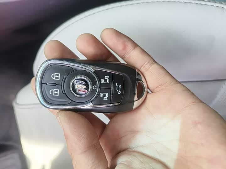 Фото 9 - Buick GL8 ES