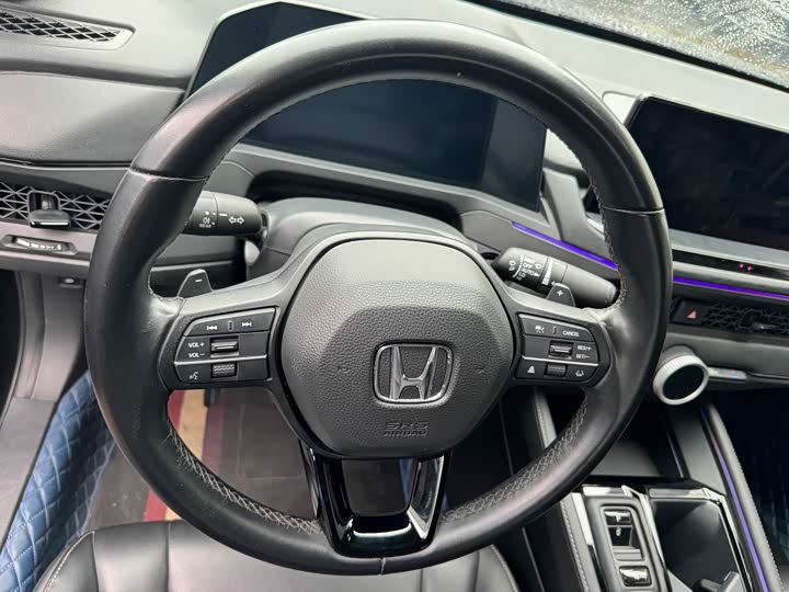 Фото 8 - Honda Accord Hybrid