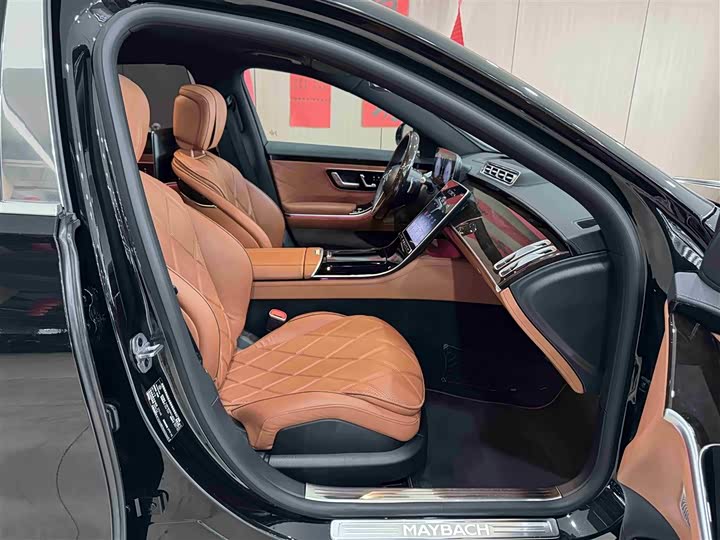 Photo 9 - Mercedes-Benz Maybach S-Class