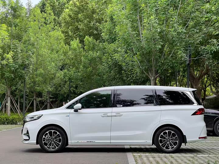 Photo 3 - Roewe iMax 8