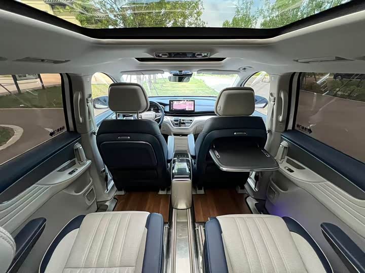 Photo 5 - Roewe iMax 8