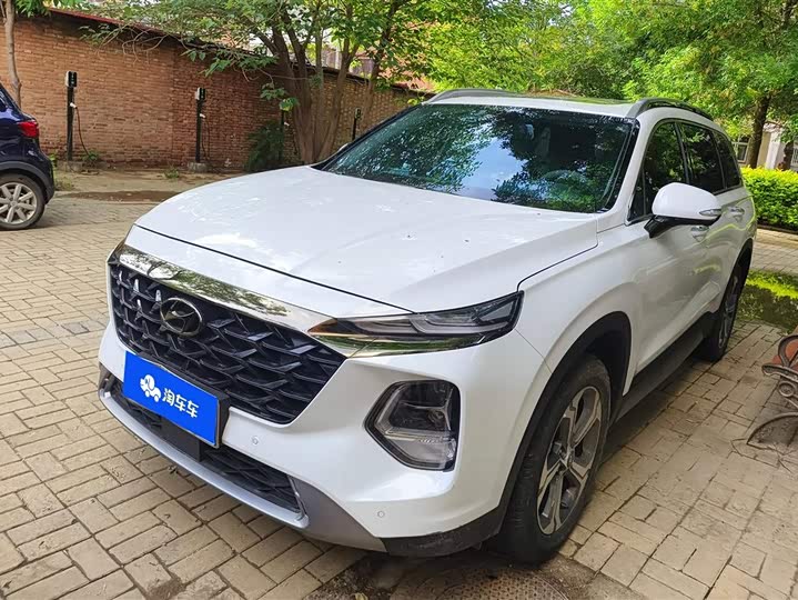Фото 1 - Hyundai Santa Fe