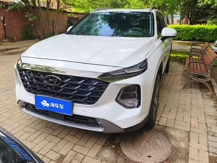 Фото 2 - Hyundai Santa Fe