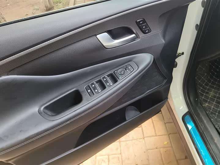 Фото 7 - Hyundai Santa Fe