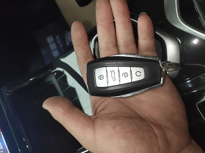 Фото 9 - Geely Atlas L