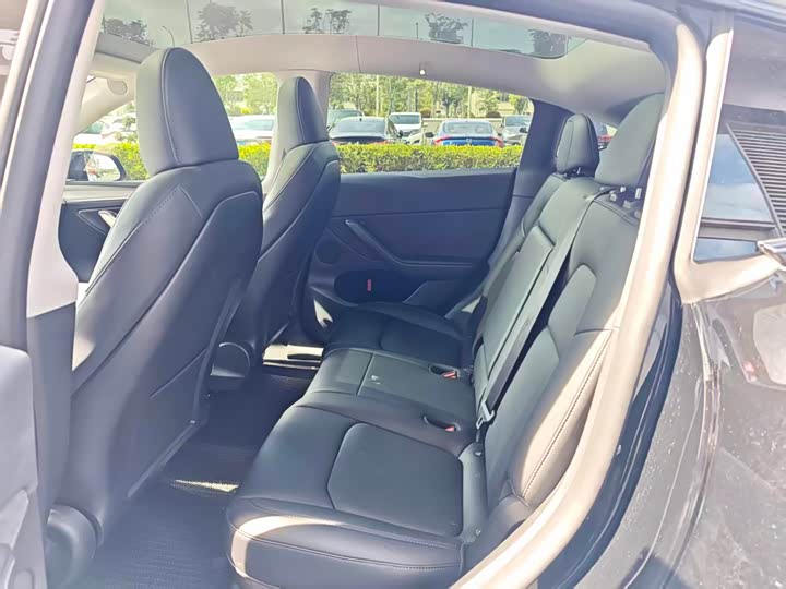 Photo 5 - Tesla Model Y