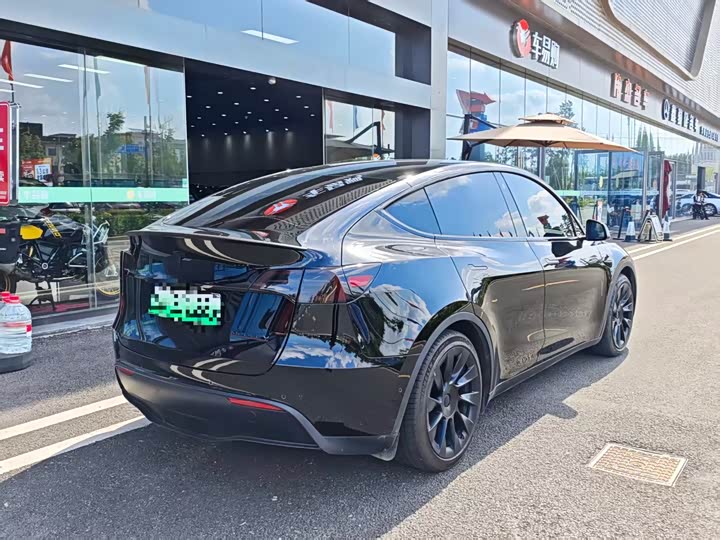 Photo 9 - Tesla Model Y