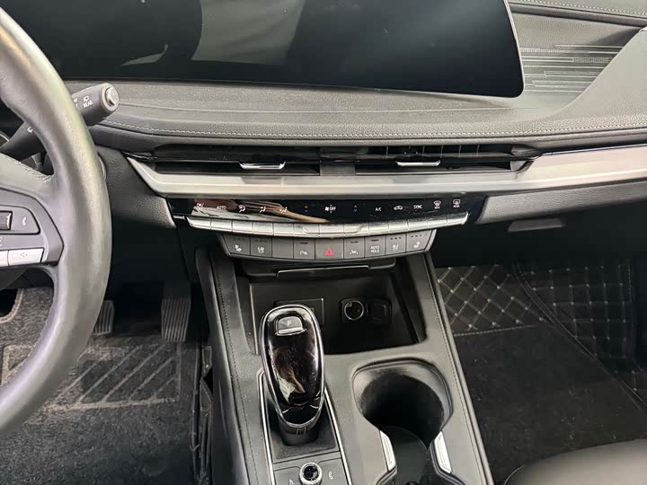 Cadillac XT4 2024 2024款 28T 两驱尊贵型