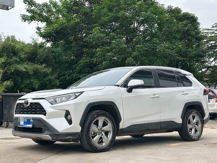 Фото 1 - Toyota RAV4
