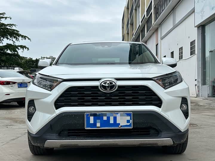 Фото 2 - Toyota RAV4