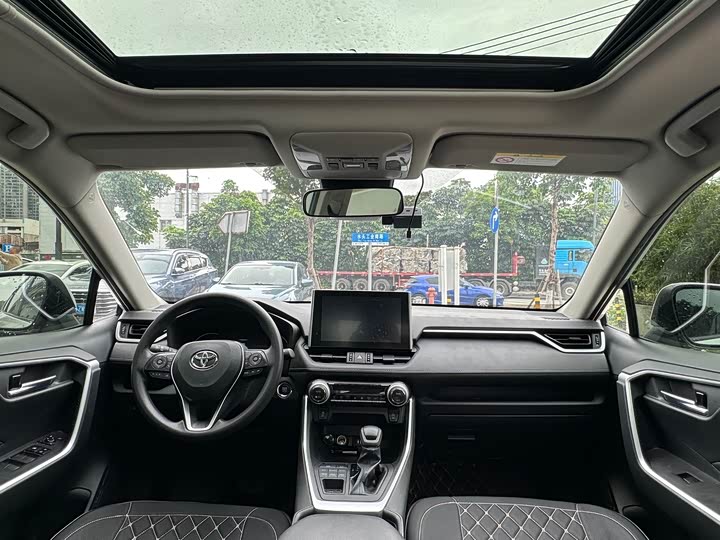 Фото 5 - Toyota RAV4