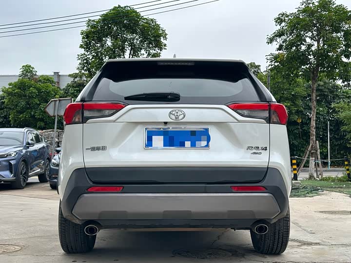 Фото 9 - Toyota RAV4